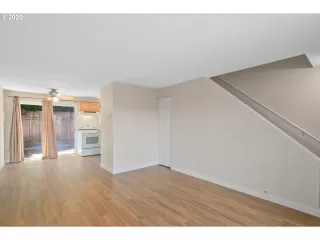 Photo #5: 20201000 Listing 