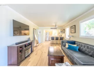 Photo #5: 20201561 Listing