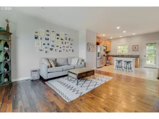 Photo #3: 20202972 Listing