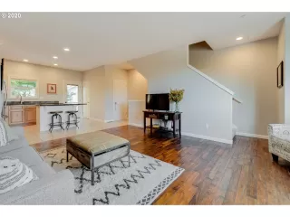 Photo #4: 20202972 Listing