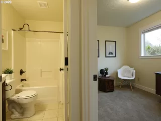 Photo #6: 20204105 Listing