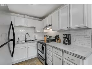 Photo #4: 20205365 Listing 