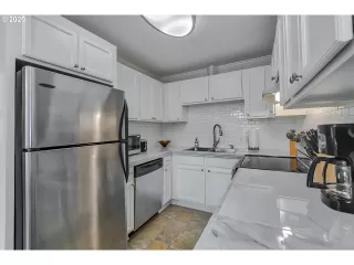 Photo #5: 20205365 Listing 