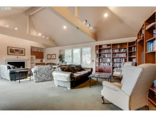 Photo #6: 20206698 Listing