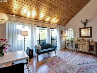 Photo #4: 20207057 Listing