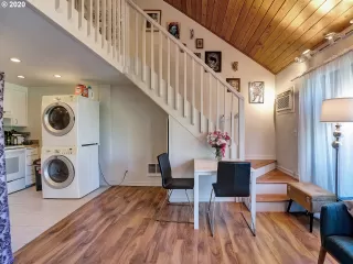 Photo #5: 20207057 Listing