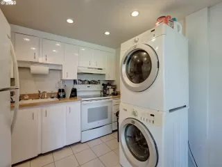 Photo #6: 20207057 Listing