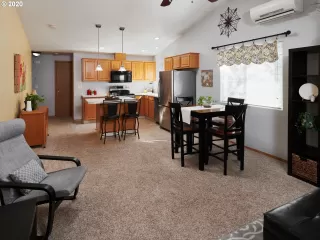 Photo #5: 20207089 Listing