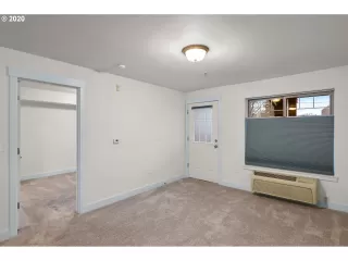 Photo #4: 20207615 Listing