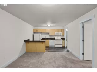 Photo #5: 20207615 Listing