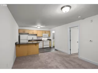 Photo #6: 20207615 Listing