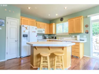 Photo #4: 20208946 Listing