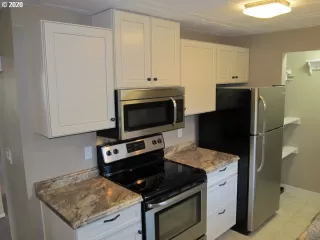 Photo #3: 20210749 Listing 