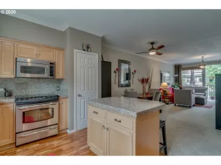 Photo #6: 20211663 Listing