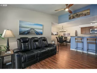 Photo #4: 20211682 Listing