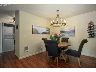 Photo #5: 20211682 Listing