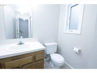 Photo #5: 20212417 Listing