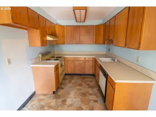 Photo #4: 20212631 Listing