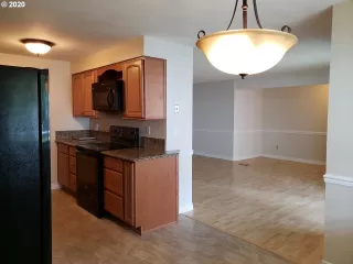 Photo #4: 20213152 Listing