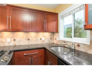 Photo #1: 20213176 Listing