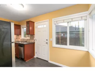 Photo #2: 20213176 Listing