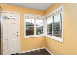 Photo #3: 20213176 Listing