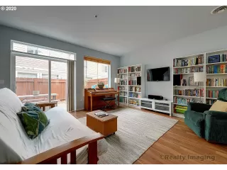 Photo #6: 20213334 Listing