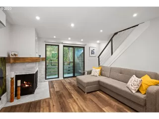 Photo #5: 20214871 Listing