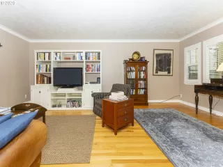 Photo #5: 20215158 Listing