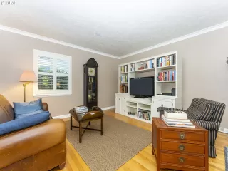 Photo #6: 20215158 Listing