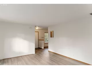 Photo #6: 20215719 Listing