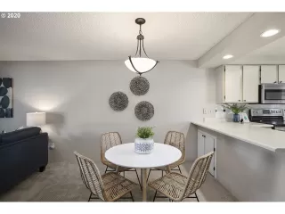 Photo #6: 20216219 Listing