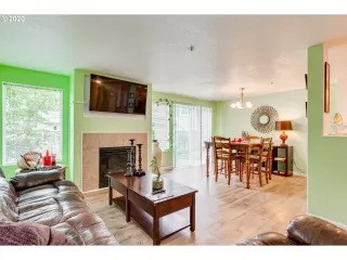 Photo #4: 20216709 Listing