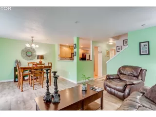 Photo #5: 20216709 Listing