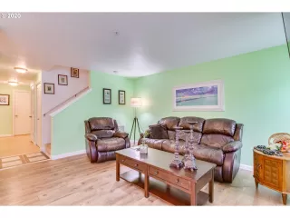 Photo #6: 20216709 Listing