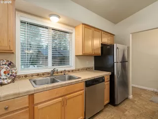 Photo #4: 20217275 Listing