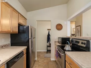 Photo #5: 20217275 Listing