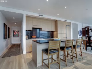 Photo #5: 20217564 Listing