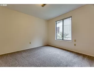 Photo #5: 20217985 Listing