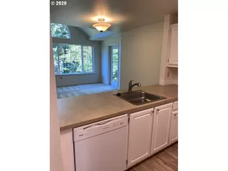 Photo #5: 20218315 Listing