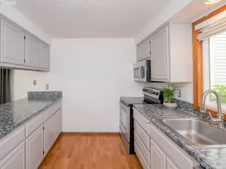 Photo #4: 20218916 Listing