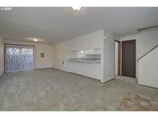 Photo #6: 20219037 Listing