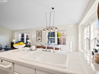 Photo #5: 20220244 Listing