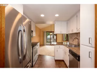 Photo #6: 20220891 Listing 
