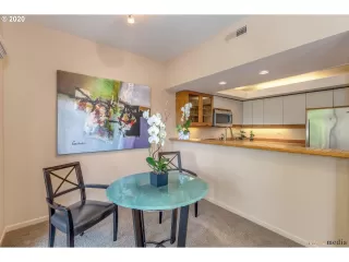 More Details about MLS # 20220976 : 1320 SW HALL ST 101