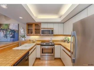 Photo #5: 20220976 Listing