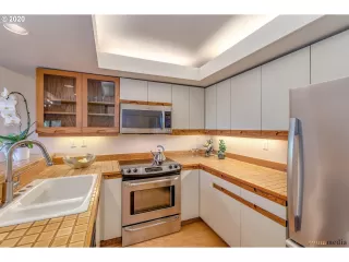 Photo #6: 20220976 Listing