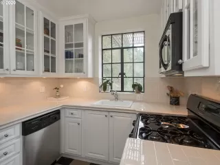 Photo #6: 20223368 Listing