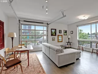 Photo #3: 20223441 Listing