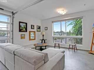 Photo #4: 20223441 Listing